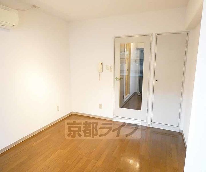京都府京都市下京区安土町の賃貸マンションの居間