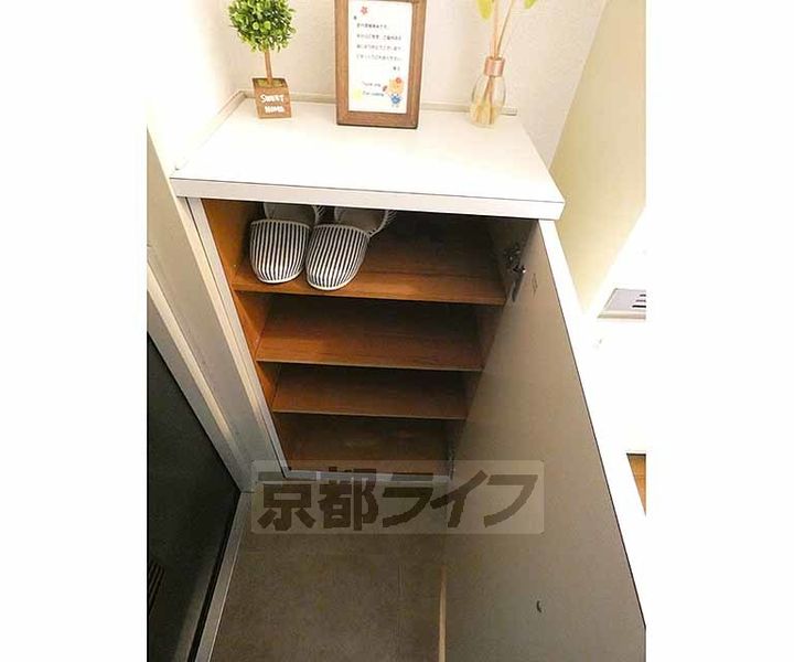 京都府京都市下京区安土町の賃貸マンションの玄関