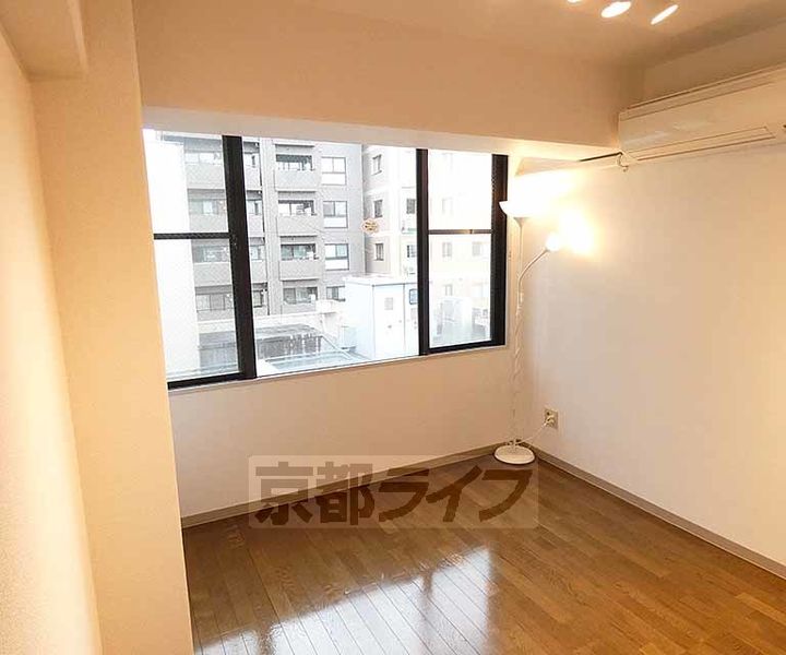 京都府京都市下京区安土町の賃貸マンションの居間