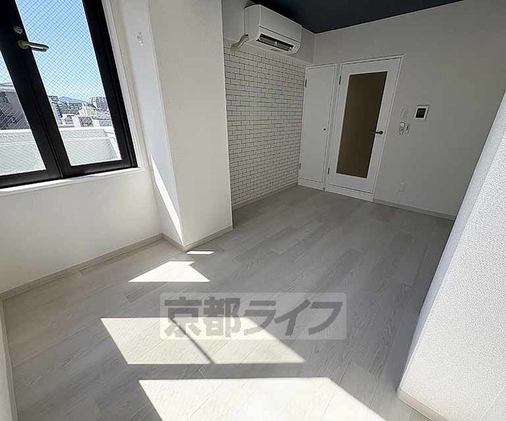 京都府京都市下京区安土町の賃貸マンションの居間