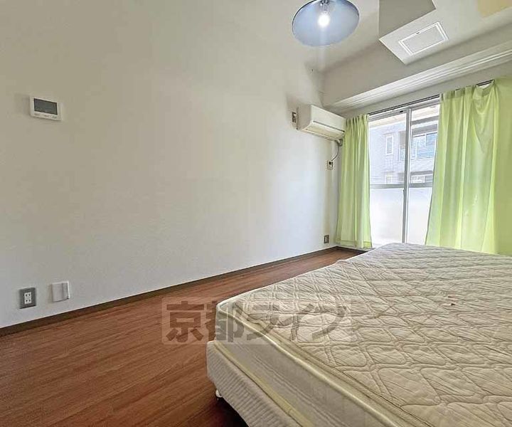 京都府京都市下京区高辻通麩屋町西入ル雁金町の賃貸マンションの居間