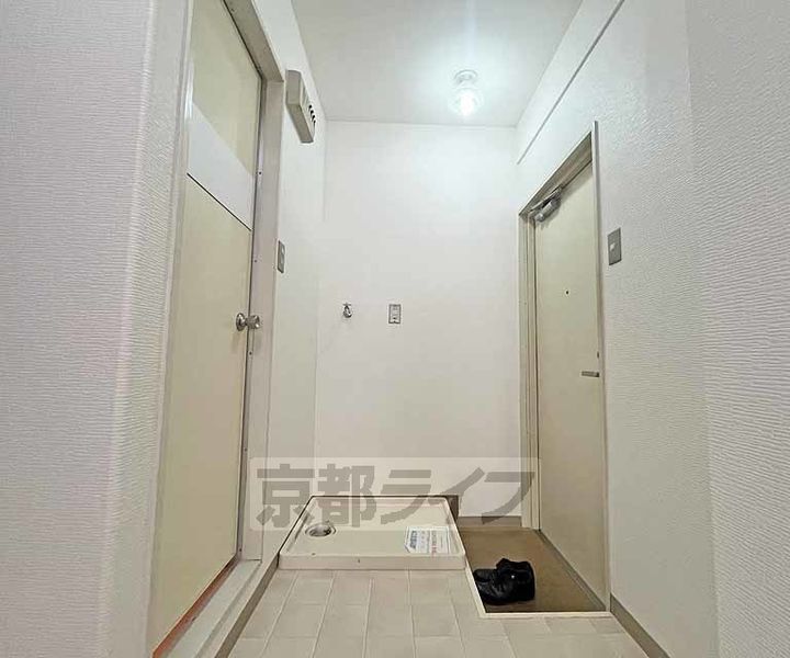 京都府京都市下京区高辻通麩屋町西入ル雁金町の賃貸マンションの玄関