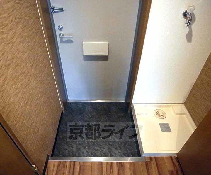 プラティーク四条の玄関