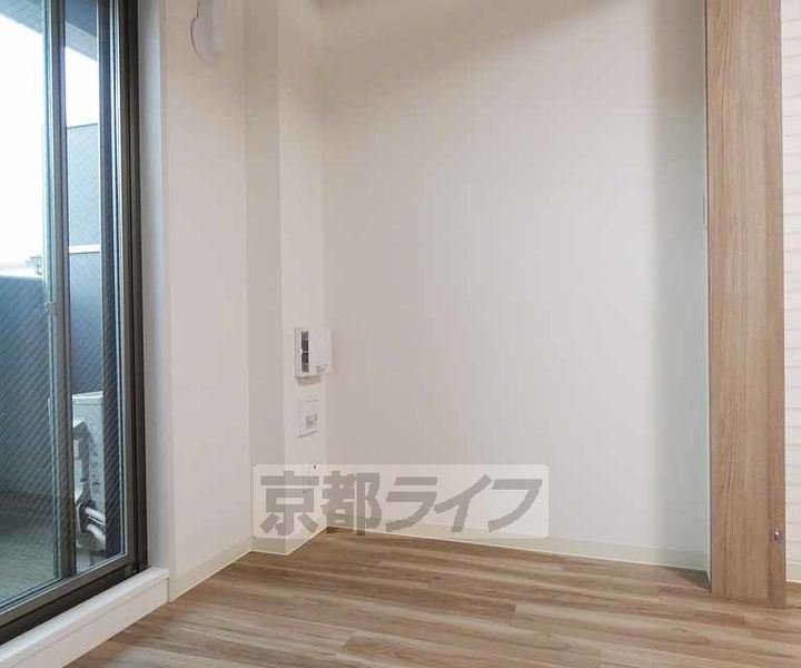 京都府京都市南区東九条西明田町の賃貸マンションの居間