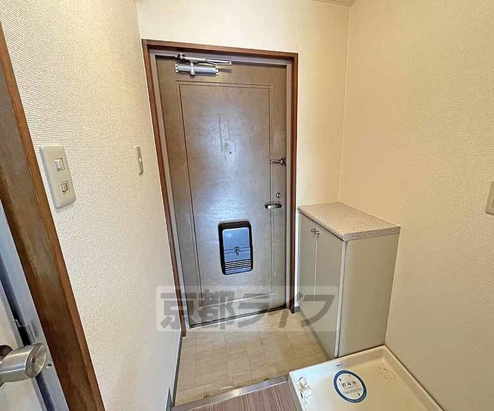 グランシャリオ勝屋の玄関
