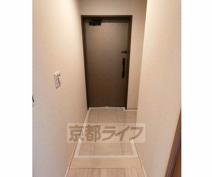 プレミスト京都四条堀川205の玄関