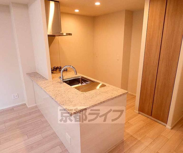 プレミスト京都四条堀川205のキッチン