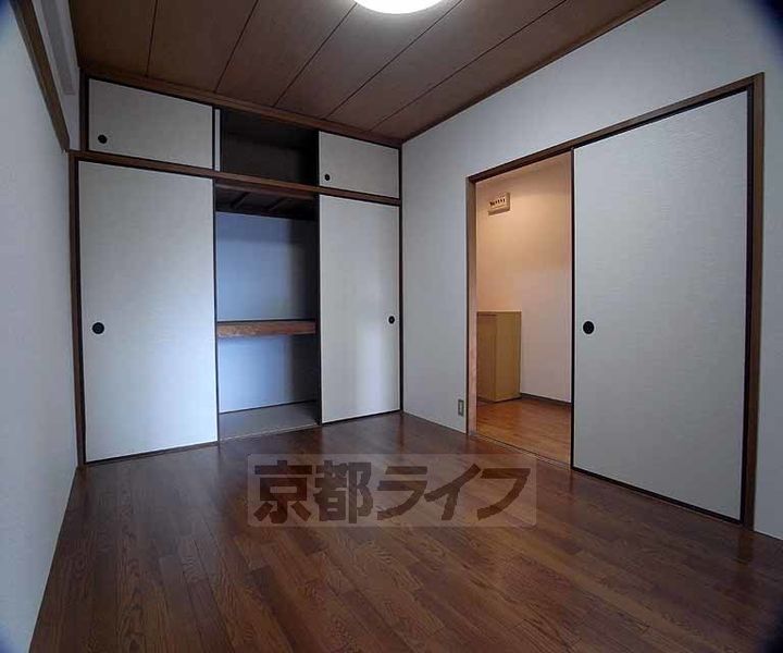 エステートホリカワ1002の居間