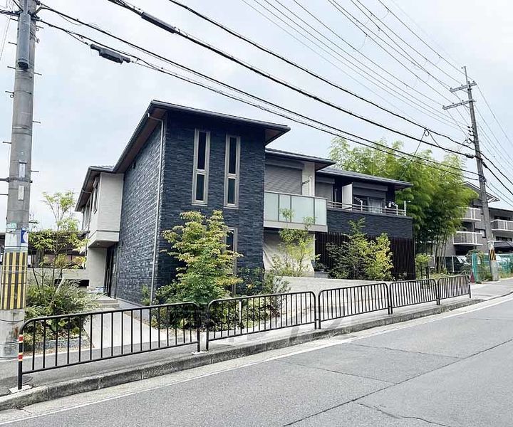 京都府京都市伏見区桃山町正宗の賃貸マンションの外観