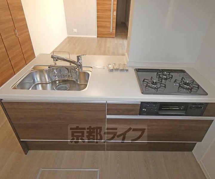 京都府京都市伏見区桃山町正宗の賃貸マンションのキッチン