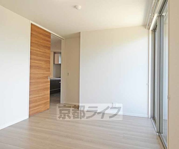京都府京都市伏見区桃山町正宗の賃貸マンションの居間