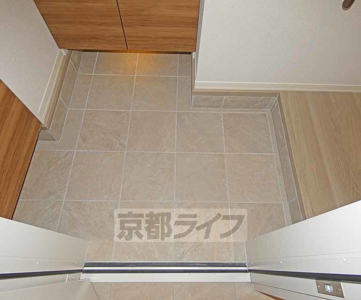 京都府京都市伏見区桃山町正宗の賃貸マンションの玄関