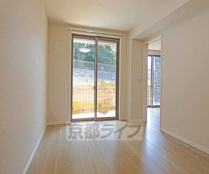 京都府京都市伏見区桃山町正宗の賃貸マンションの居間