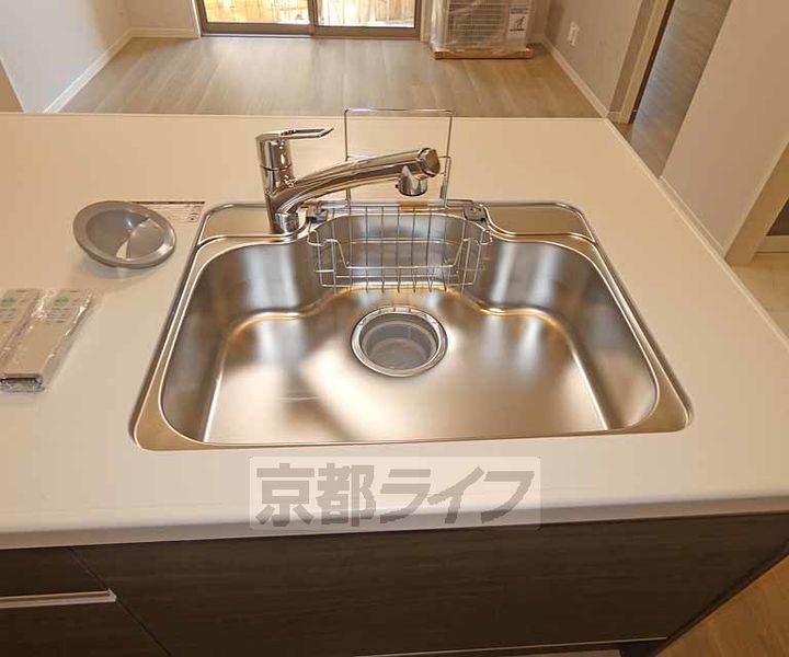 京都府京都市伏見区桃山町正宗の賃貸マンションのキッチン