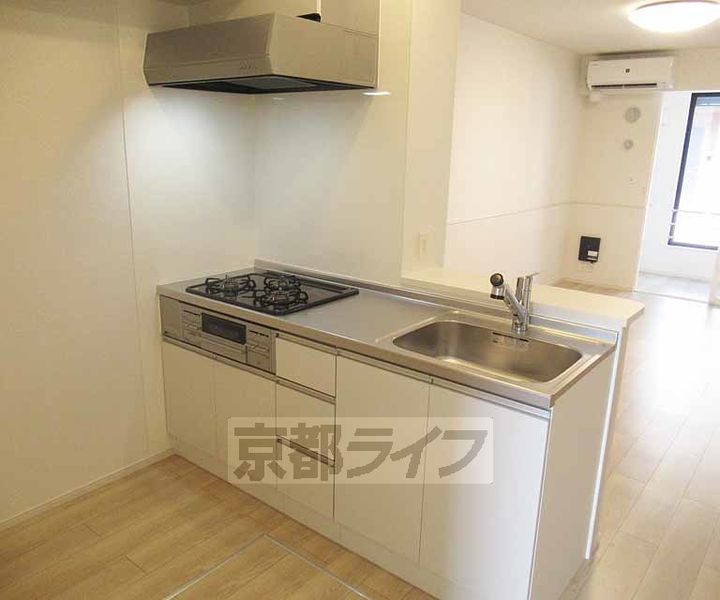 パインオークⅦ102のキッチン