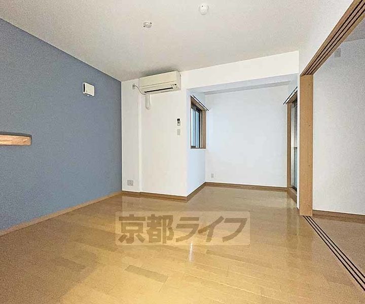 京都府京都市中京区蟷螂山町の賃貸マンションの居間