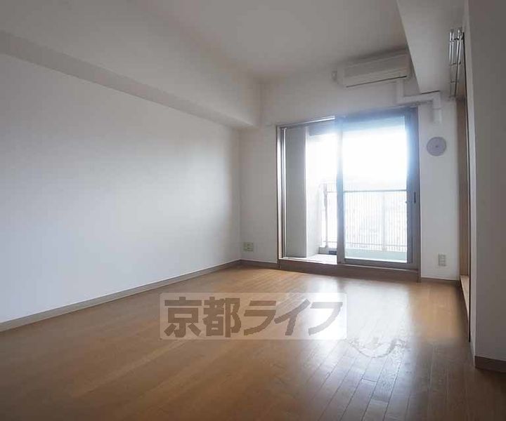 京都府京都市中京区滕屋町の賃貸マンションの居間