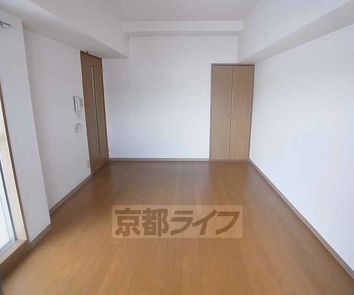 京都府京都市中京区滕屋町の賃貸マンションの居間