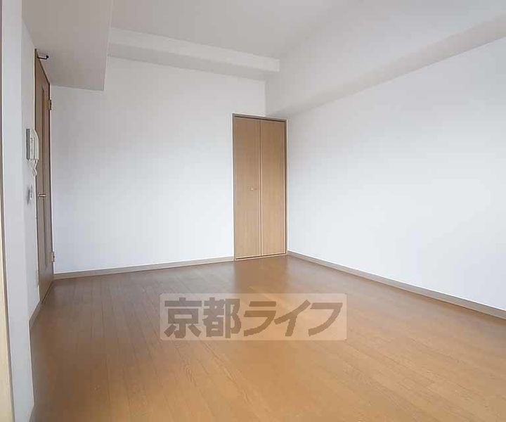 京都府京都市中京区滕屋町の賃貸マンションの居間