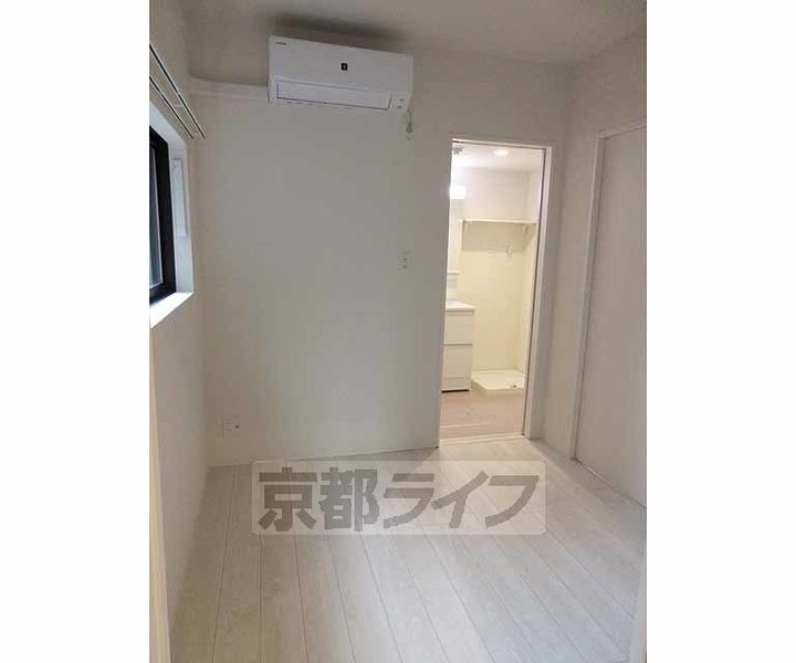 京都府京都市伏見区醍醐御霊ケ下町の賃貸アパートの居間