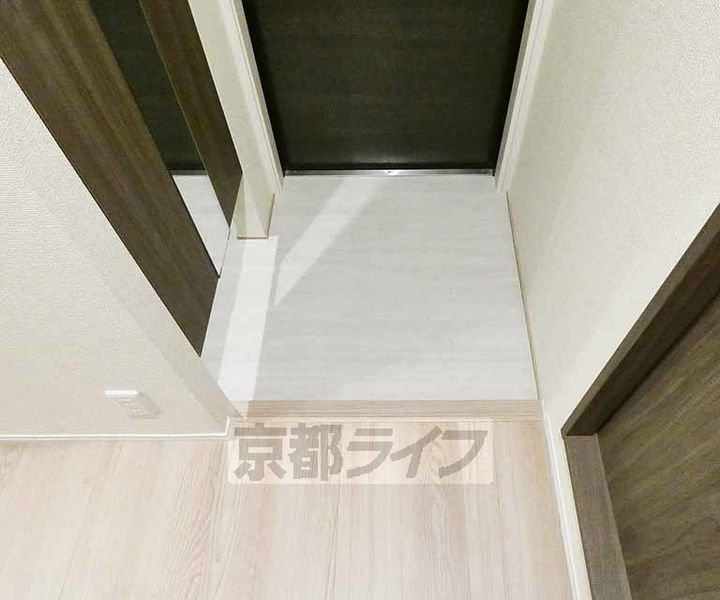 京都府京都市伏見区桃山町大島の賃貸アパートの玄関