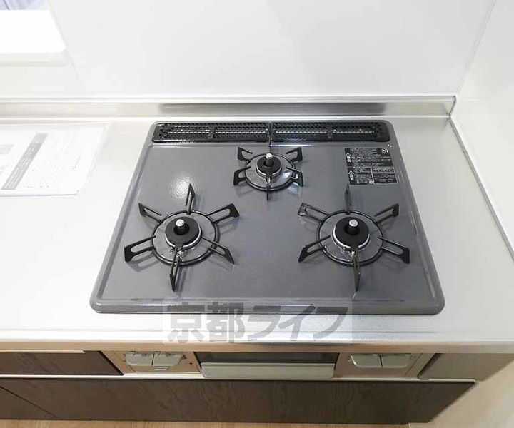 京都府京都市伏見区桃山町大島の賃貸アパートのキッチン