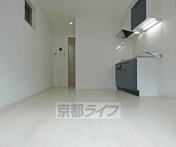 京都府京都市北区等持院南町の賃貸アパートの居間