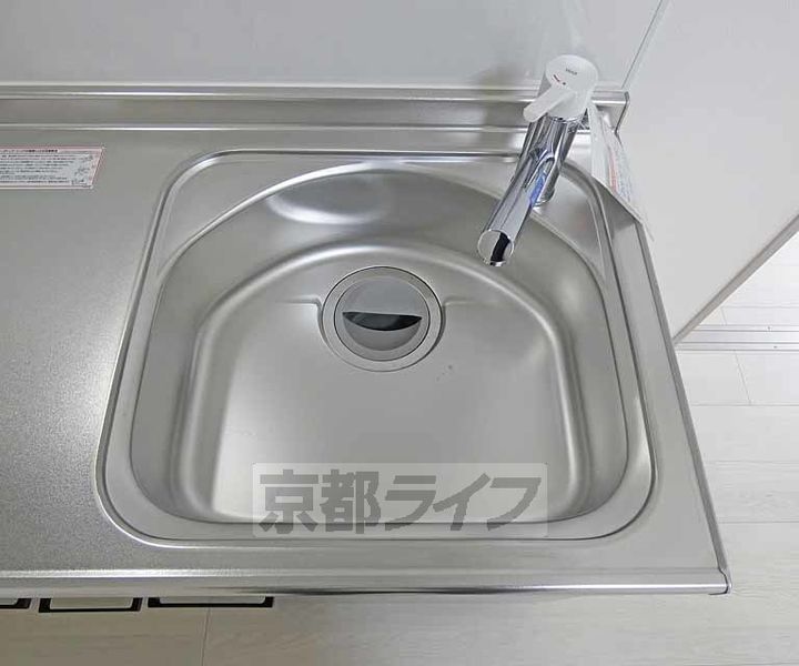 京都府京都市北区等持院南町の賃貸アパートのキッチン