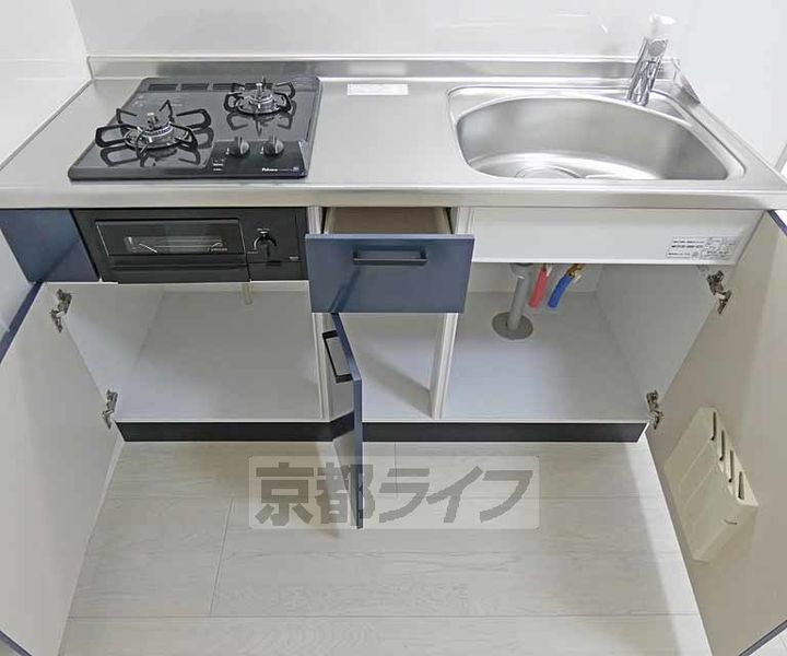 京都府京都市北区等持院南町の賃貸アパートのキッチン