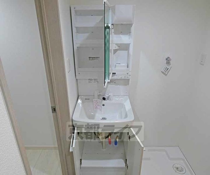 京都府京都市北区等持院南町の賃貸アパートの内装