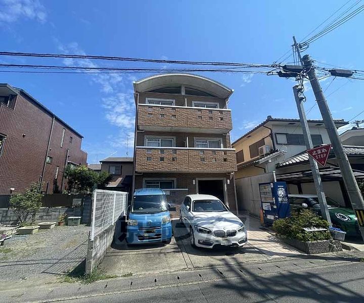 京都府京都市右京区嵯峨天龍寺瀬戸川町の賃貸マンションの外観
