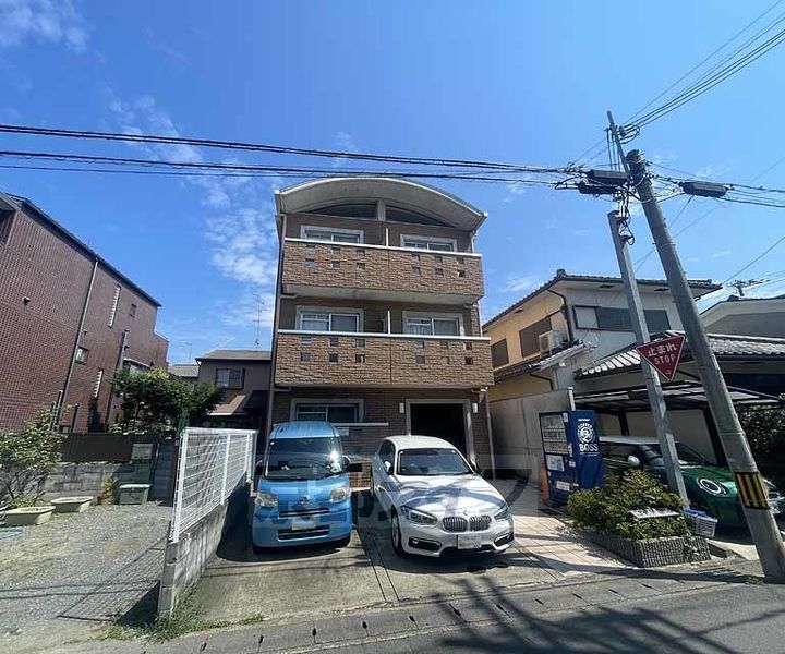 京都府京都市右京区嵯峨天龍寺瀬戸川町の賃貸マンションの外観