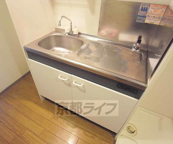 京都府京都市右京区嵯峨天龍寺瀬戸川町の賃貸マンションのキッチン