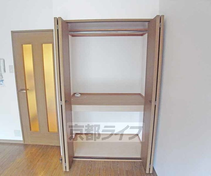京都府京都市右京区嵯峨天龍寺瀬戸川町の賃貸マンションの内装
