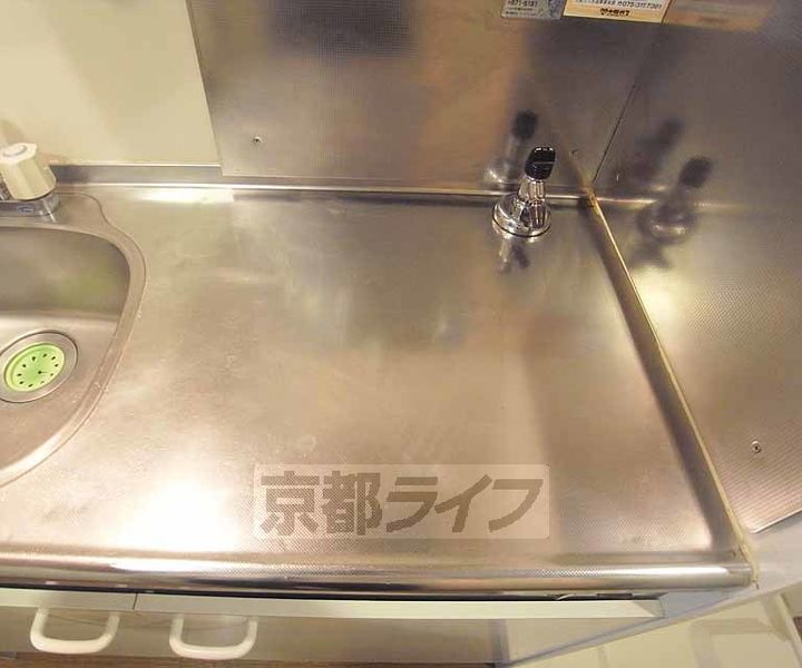 京都府京都市右京区嵯峨天龍寺瀬戸川町の賃貸マンションのキッチン