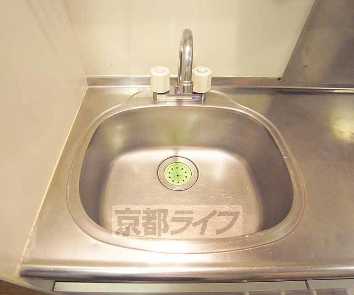 京都府京都市右京区嵯峨天龍寺瀬戸川町の賃貸マンションのキッチン