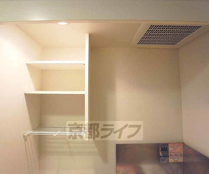 京都府京都市右京区嵯峨天龍寺瀬戸川町の賃貸マンションのキッチン