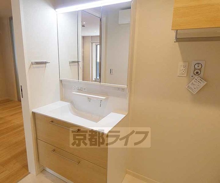 京都府京都市中京区西ノ京池ノ内町の賃貸マンションの内装