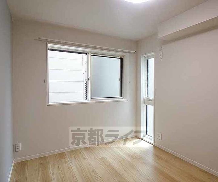 京都府京都市中京区西ノ京池ノ内町の賃貸マンションの居間