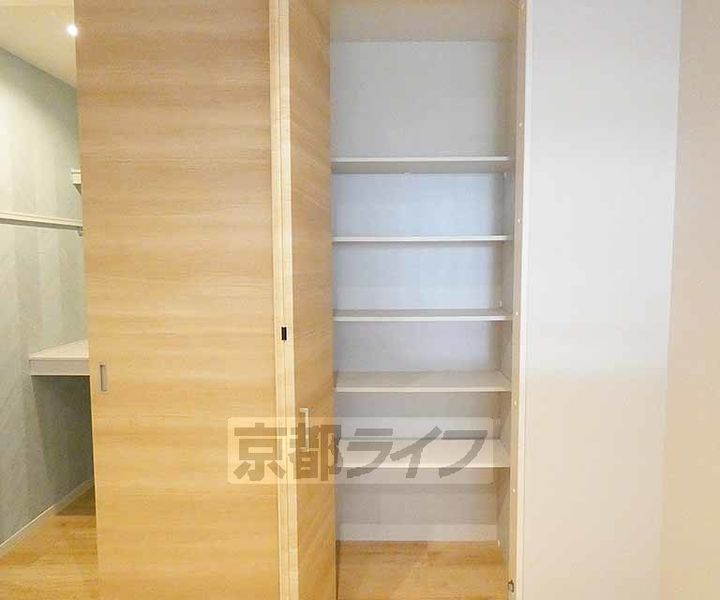 京都府京都市中京区西ノ京池ノ内町の賃貸マンションの内装