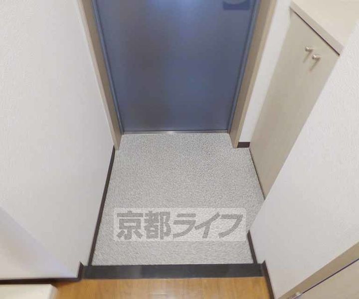 綾小路パレス303の玄関