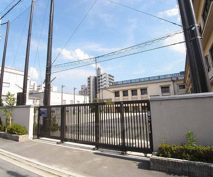 京都府京都市下京区上三之宮町の賃貸マンションの周辺