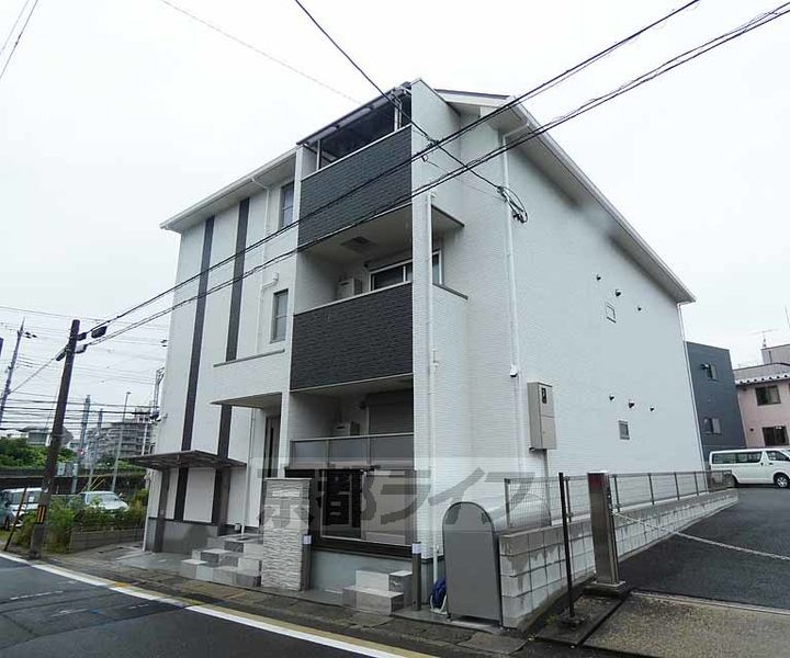 京都府京都市伏見区桃山町泰長老の賃貸アパートの外観