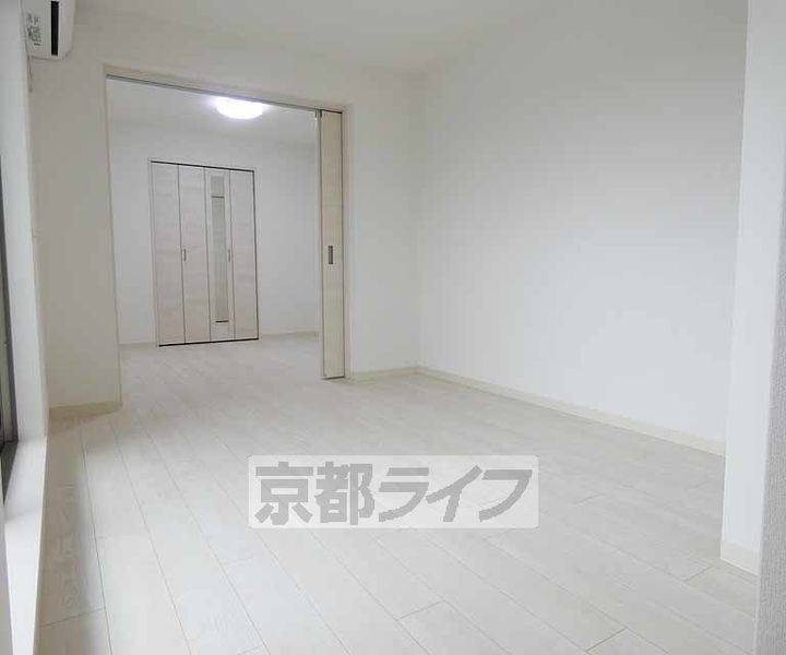 京都府京都市伏見区桃山町泰長老の賃貸アパートの居間