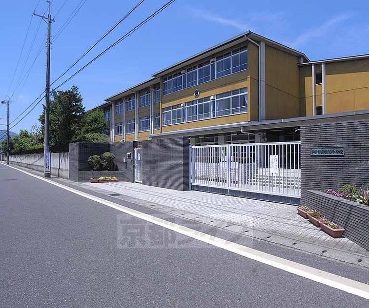 京都府京都市西京区桂河田町の賃貸マンションの周辺