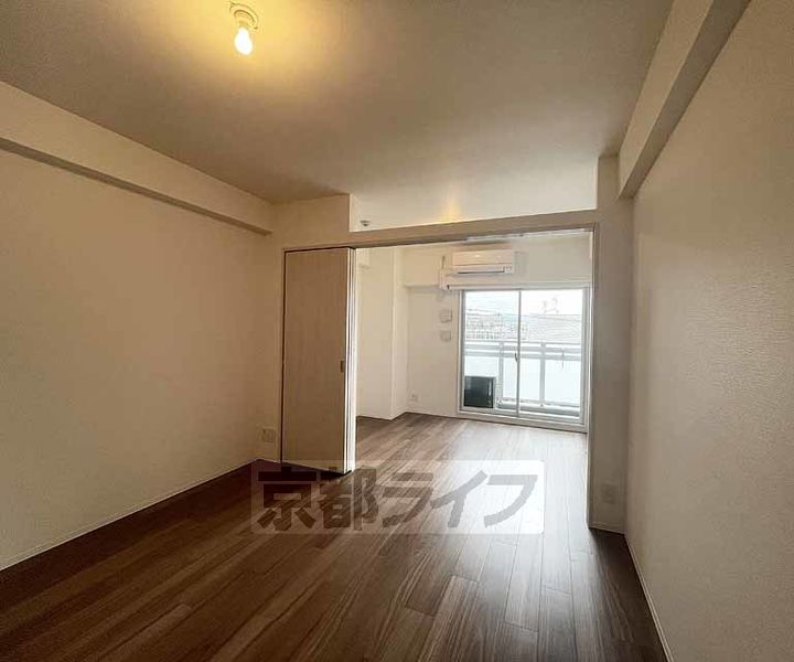 京都府京都市南区八条源町の賃貸マンションの居間