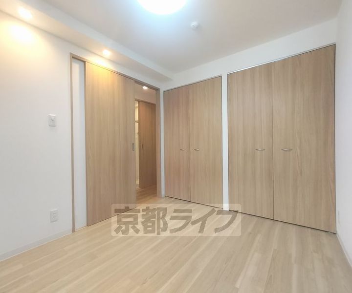 京都府京都市上京区北蟹屋町の賃貸マンションの居間