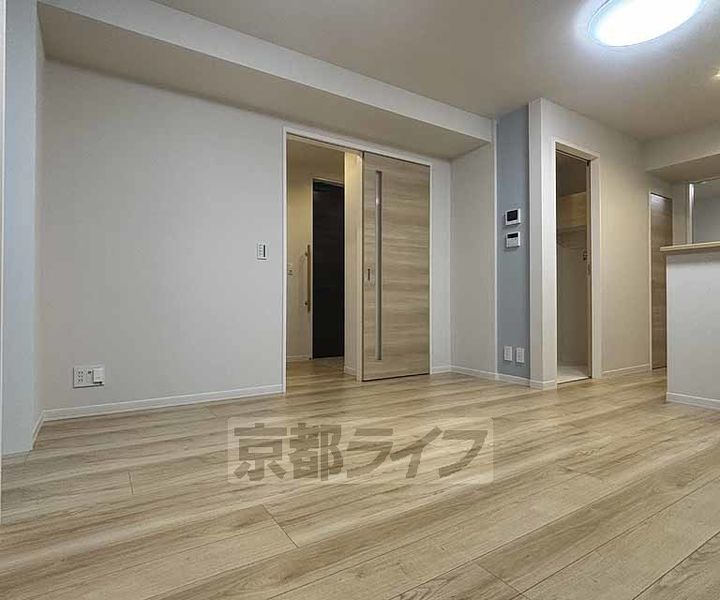 京都府宇治市五ケ庄一番割の賃貸マンションの居間