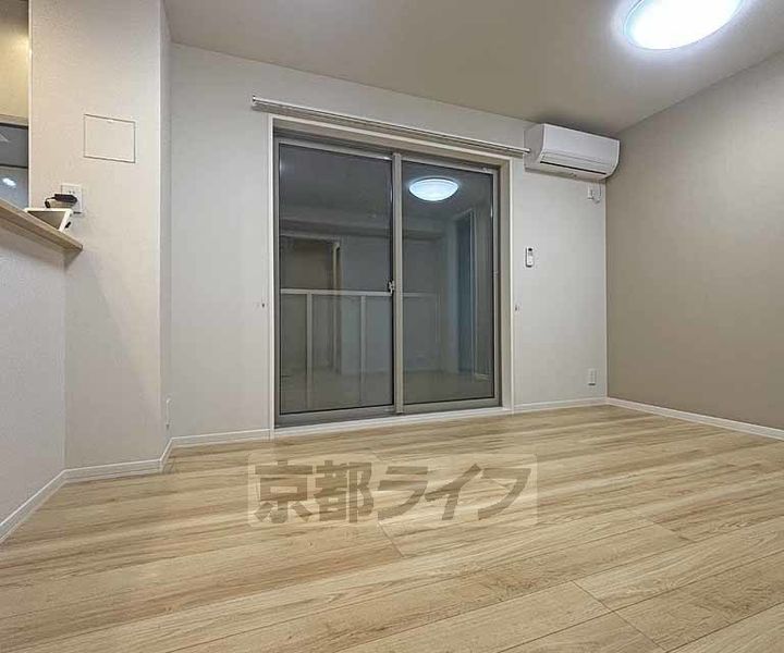 京都府宇治市五ケ庄一番割の賃貸マンションの居間