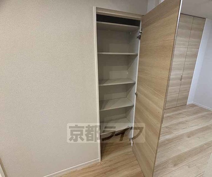 京都府宇治市五ケ庄一番割の賃貸マンションの内装